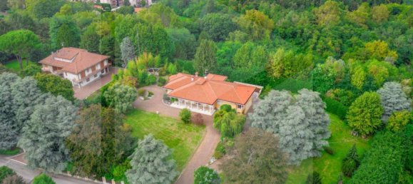 Villa de 15 habitaciónes en Bulciago, Italy No. 26160 9