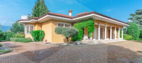 Villa de 15 habitaciónes en Bulciago, Italy No. 26160 22