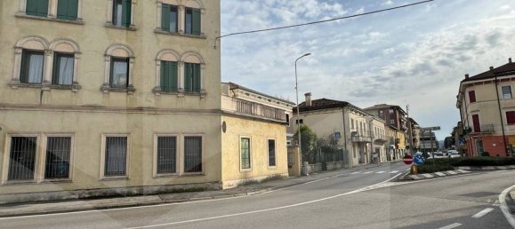 Oficina de 3 habitaciónes en Vicenza, Italy No. 19232 8