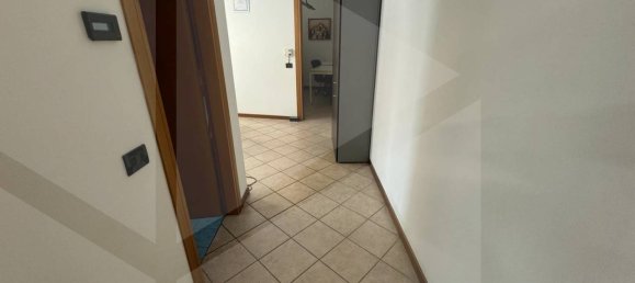 Oficina de 3 habitaciónes en Vicenza, Italy No. 19232 6