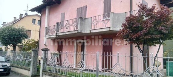 4 bedrooms Villa in Brescia, Italy No. 181965 3