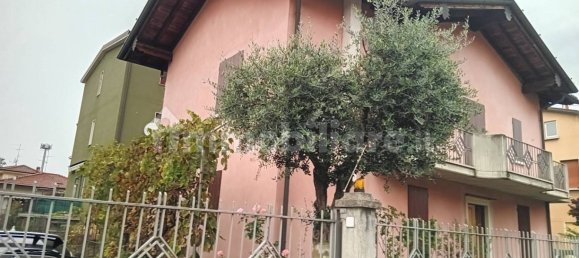 4 bedrooms Villa in Brescia, Italy No. 181965 6