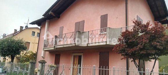 4 bedrooms Villa in Brescia, Italy No. 181965 2