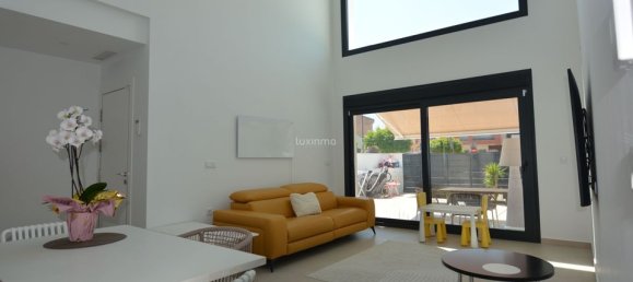 3 Schlafzimmer Haus in Alicante, Spain, Nr. 176523 2