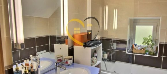 3 bedrooms House in Vierzon, France No. 240231 12