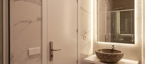 5 bedrooms Apartment in Madrid, Spain No. 27710 10