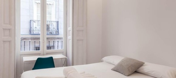 5 bedrooms Apartment in Madrid, Spain No. 27710 3