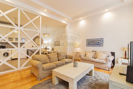 3 bedrooms Apartment in Lisbon, Portugal No. 9736