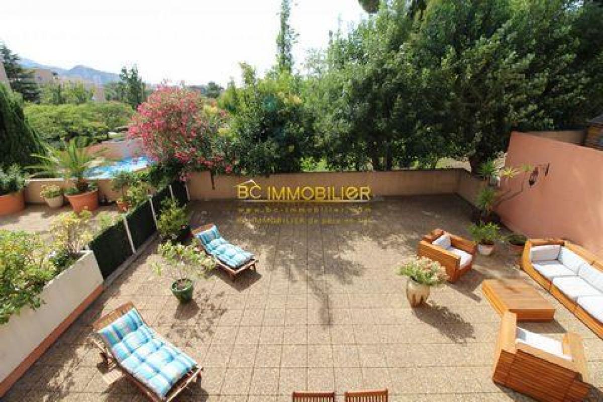 4 bedrooms Condo in Marseille, France No. 13723