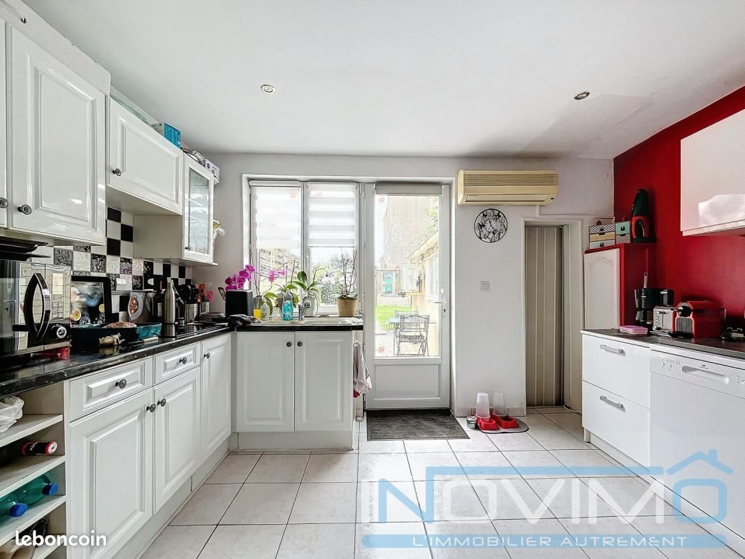 3 bedrooms House in Nord, France No. 283740