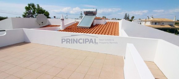 3 bedrooms Villa in Guia, Portugal No. 144674 10