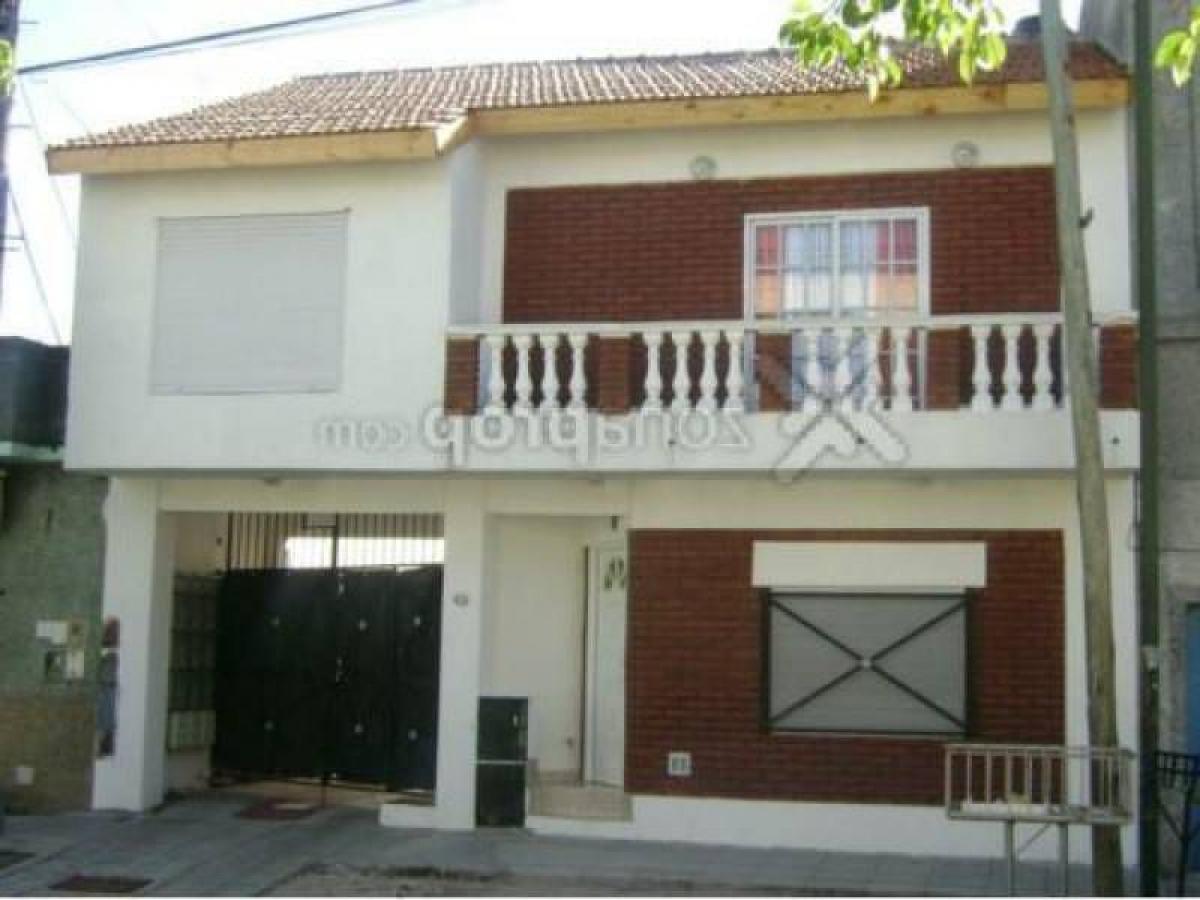 Studio in Lanus, Argentina No. 6040