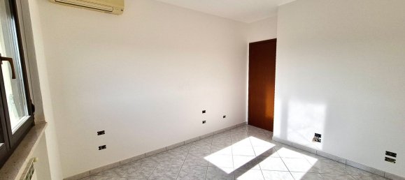3 rooms Apartment in Montevarchi, Italy No. 52099 19