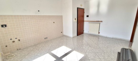 3 rooms Apartment in Montevarchi, Italy No. 52099 9