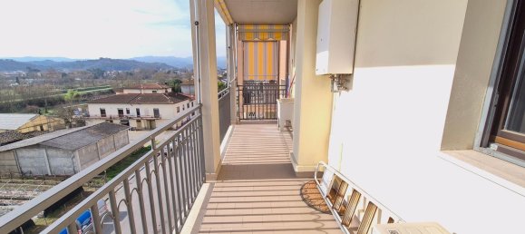 3 rooms Apartment in Montevarchi, Italy No. 52099 4