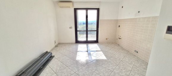 3 rooms Apartment in Montevarchi, Italy No. 52099 7