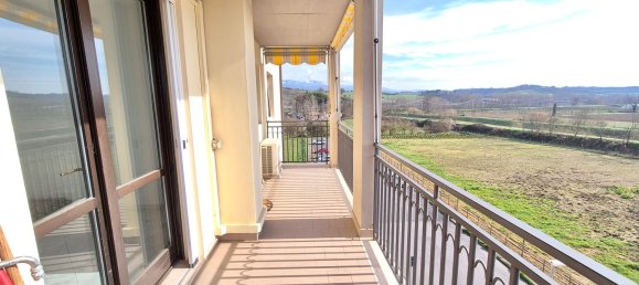 3 rooms Apartment in Montevarchi, Italy No. 52099 2