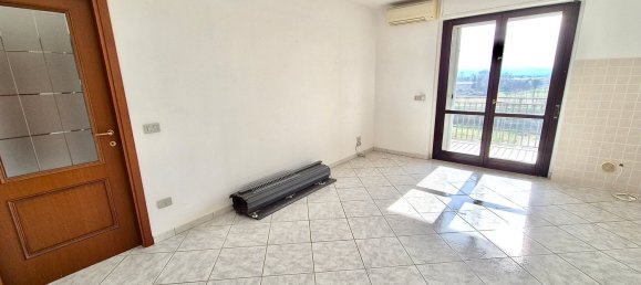 3 rooms Apartment in Montevarchi, Italy No. 52099 6