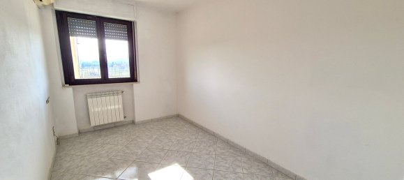 3 rooms Apartment in Montevarchi, Italy No. 52099 16