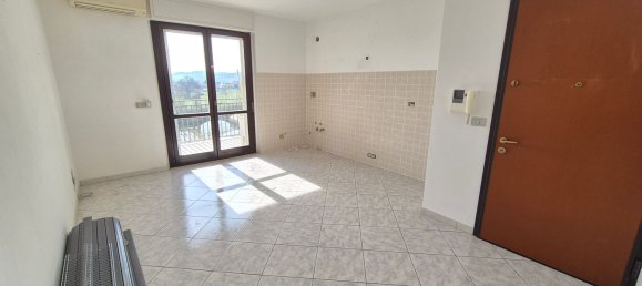 3 rooms Apartment in Montevarchi, Italy No. 52099 8