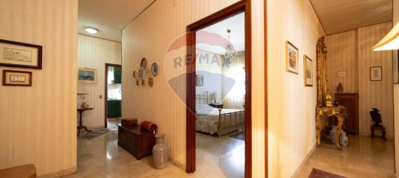 Apartamento de 4 dormitorios en Bari, Italy No. 334450 12