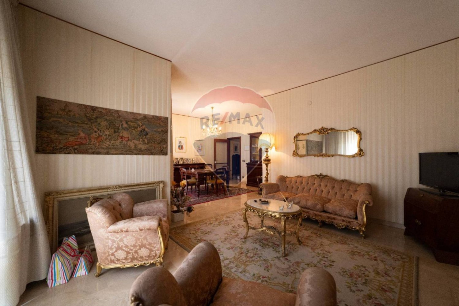 Apartamento de 4 dormitorios en Bari, Italy No. 334450