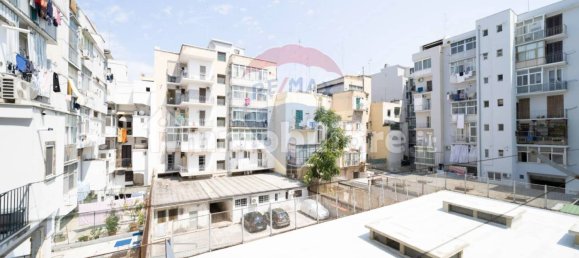 Apartamento de 4 dormitorios en Bari, Italy No. 334450 24