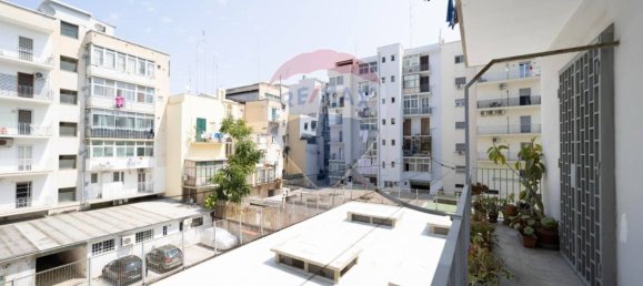 Apartamento de 4 dormitorios en Bari, Italy No. 334450 23