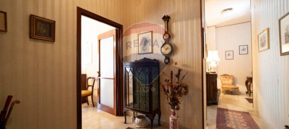 Apartamento de 4 dormitorios en Bari, Italy No. 334450 8