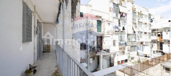 Apartamento de 4 dormitorios en Bari, Italy No. 334450 25