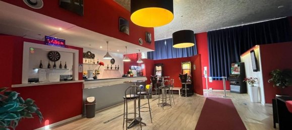 Propiedad comercial de 2 habitaciónes en Calcinaia, Italy No. 85590 3