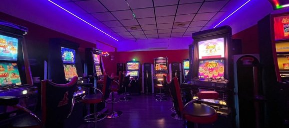 Propiedad comercial de 2 habitaciónes en Calcinaia, Italy No. 85590 4