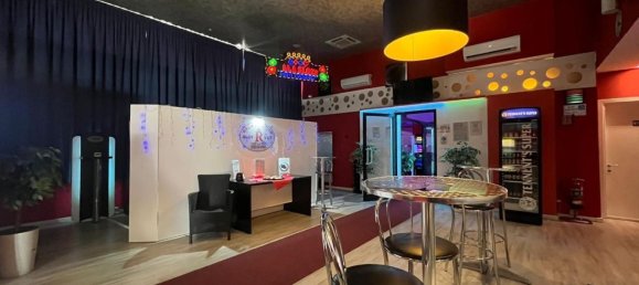 Propiedad comercial de 2 habitaciónes en Calcinaia, Italy No. 85590 6