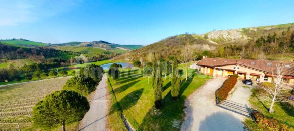 2 bedrooms House in Dozza, Italy No. 93825 5