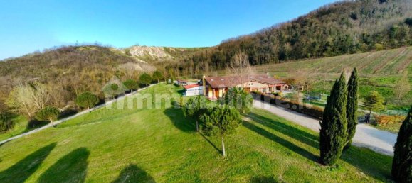 2 bedrooms House in Dozza, Italy No. 93825 4