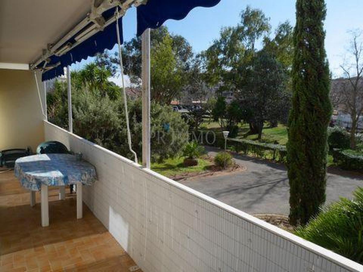 2 bedrooms Condo in Frejus, France No. 15396