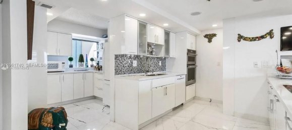 3 dormitorios propiedad comercial en venta en Miami, Miami-Dade, Florida, USA № 614409 14