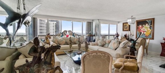 3 dormitorios propiedad comercial en venta en Miami, Miami-Dade, Florida, USA № 614409 3