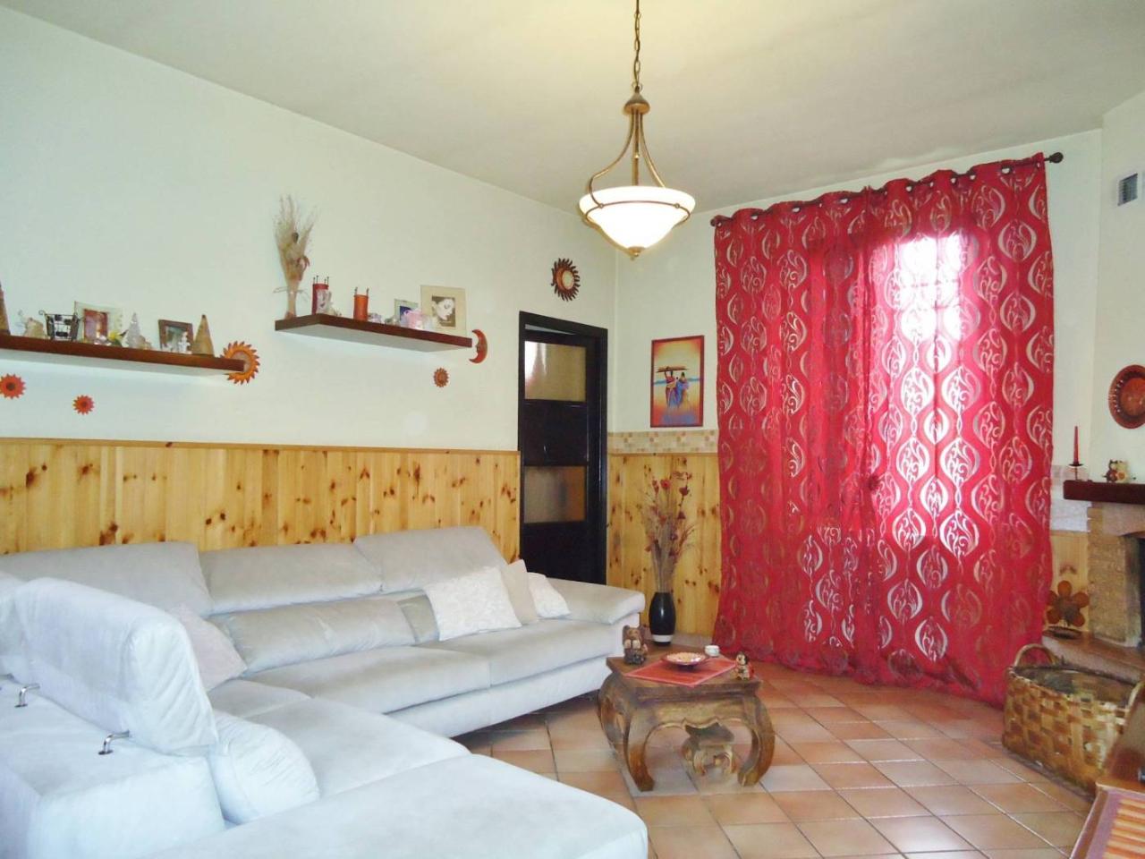 Apartamento de 2 habitaciónes en Gallarate, Italy No. 36879