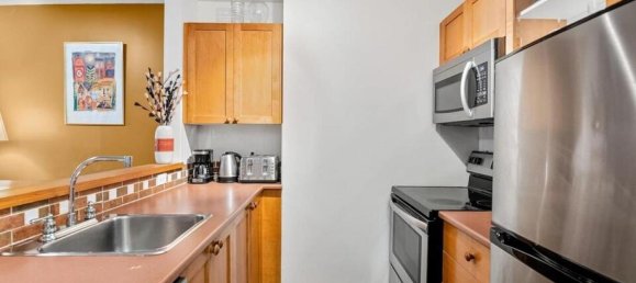 Studio in British Columbia, Canada No. 1180 8