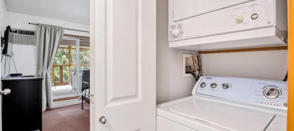 Studio in British Columbia, Canada No. 1180 11