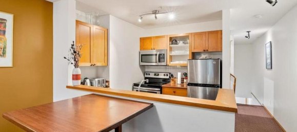 Studio in British Columbia, Canada No. 1180 7