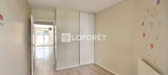 1 bedroom Apartment in Suresnes, France No. 332246 5