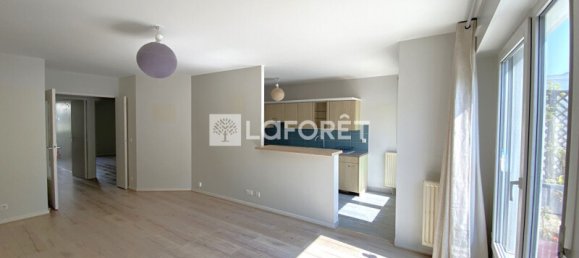 1 bedroom Apartment in Suresnes, France No. 332246 2