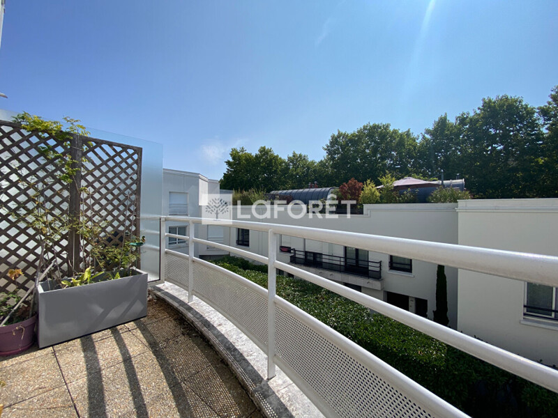1 bedroom Apartment in Suresnes, France No. 332246