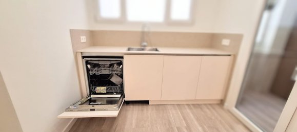 4 bedrooms Apartment in Madrid, Spain No. 166348 8