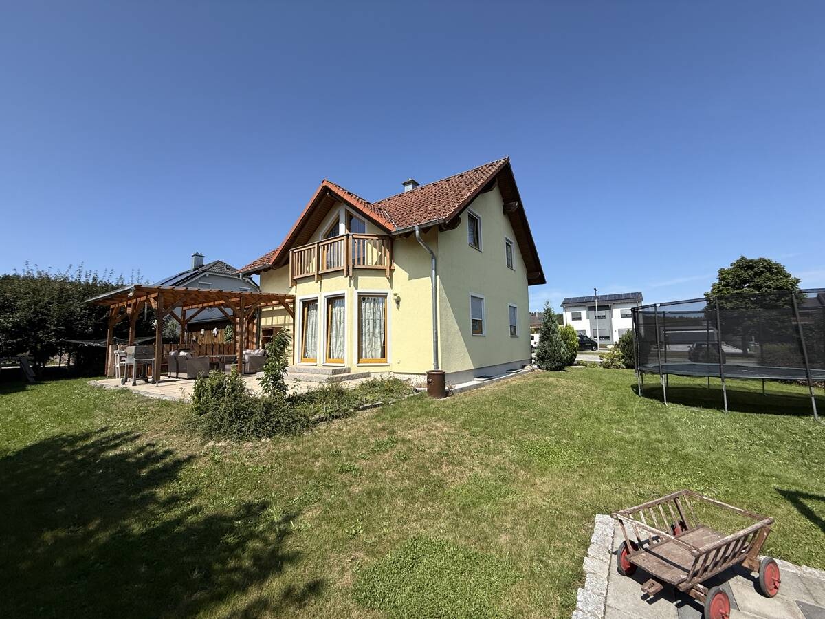 Casa de 4 habitaciónes en Tirschenreuth, Germany No. 330200