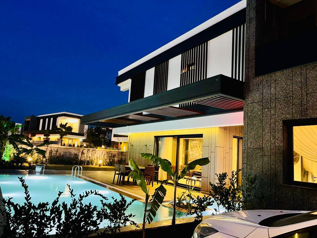 Villa 4+1 à Kusadasi, Turkey No. 48369