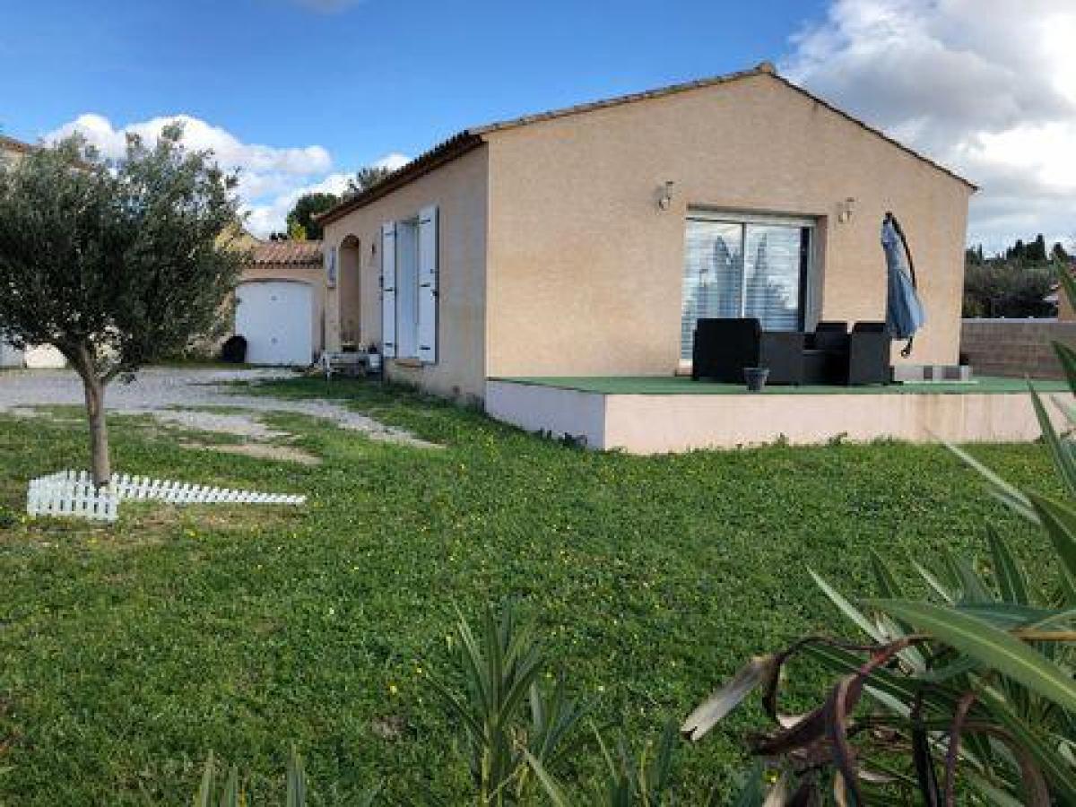 Casa de 3 dormitorios en Villeveyrac, France No. 23735