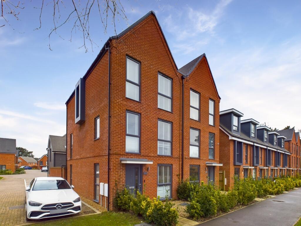 3 bedrooms House in Bordon, United Kingdom No. 13807